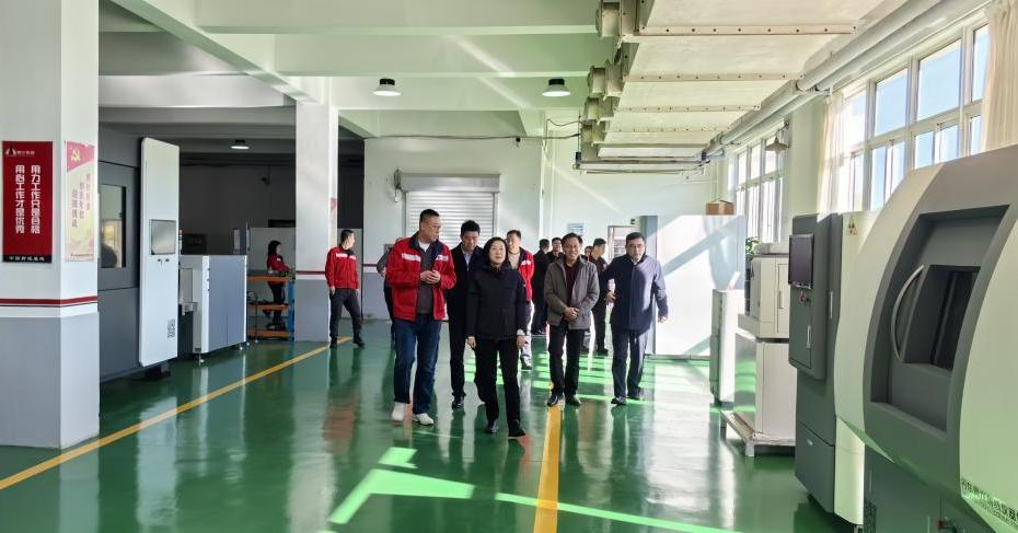 丹东市副市长迟磊莅临尊龙凯时集团